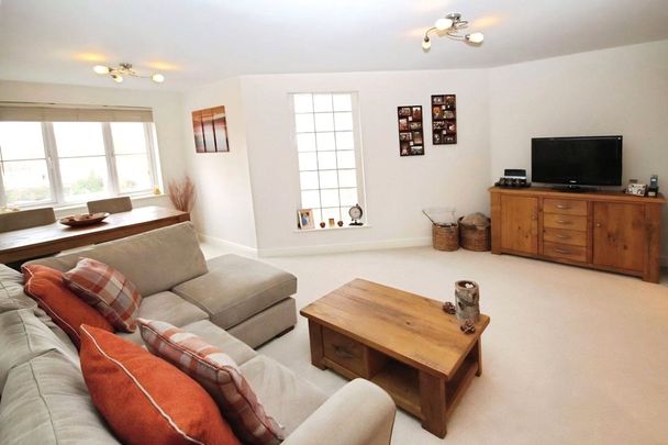 Goldsworth Road, Woking, Surrey, GU21 6LF - Photo 1