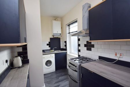 4 bedroom flat to rent - Photo 5