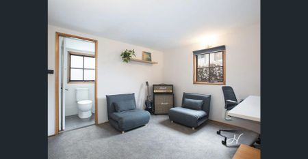 SPACIOUS FAMILY HOME WITH POOL AND MODERN COMFORTS - Photo 5