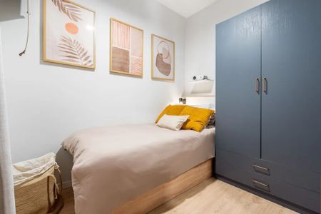 Carrer de Nàpols, Barcelona, Catalonia 08013 - Photo 2