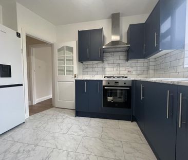 4 bedroom semi-detached house to rent - Photo 3