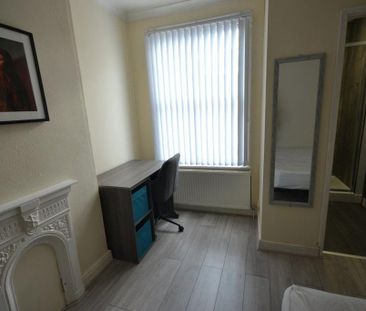 3 bedroom terraced house to rent - Photo 4