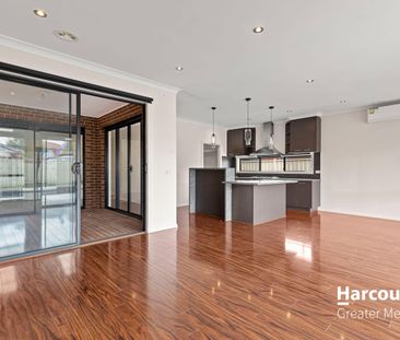 Stylish Family Living in a Prime Court Location - Photo 3