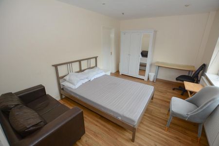 4 bedroom semi-detached house to rent - Photo 5