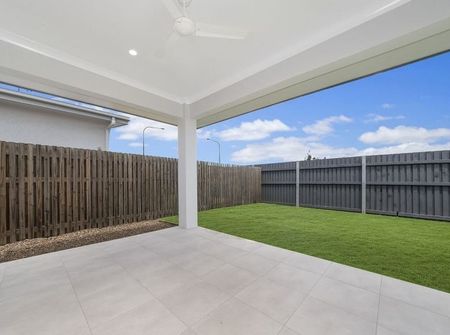 MODERN AND IMMACULATELY PRESENTED FAMILY HOME - Photo 2