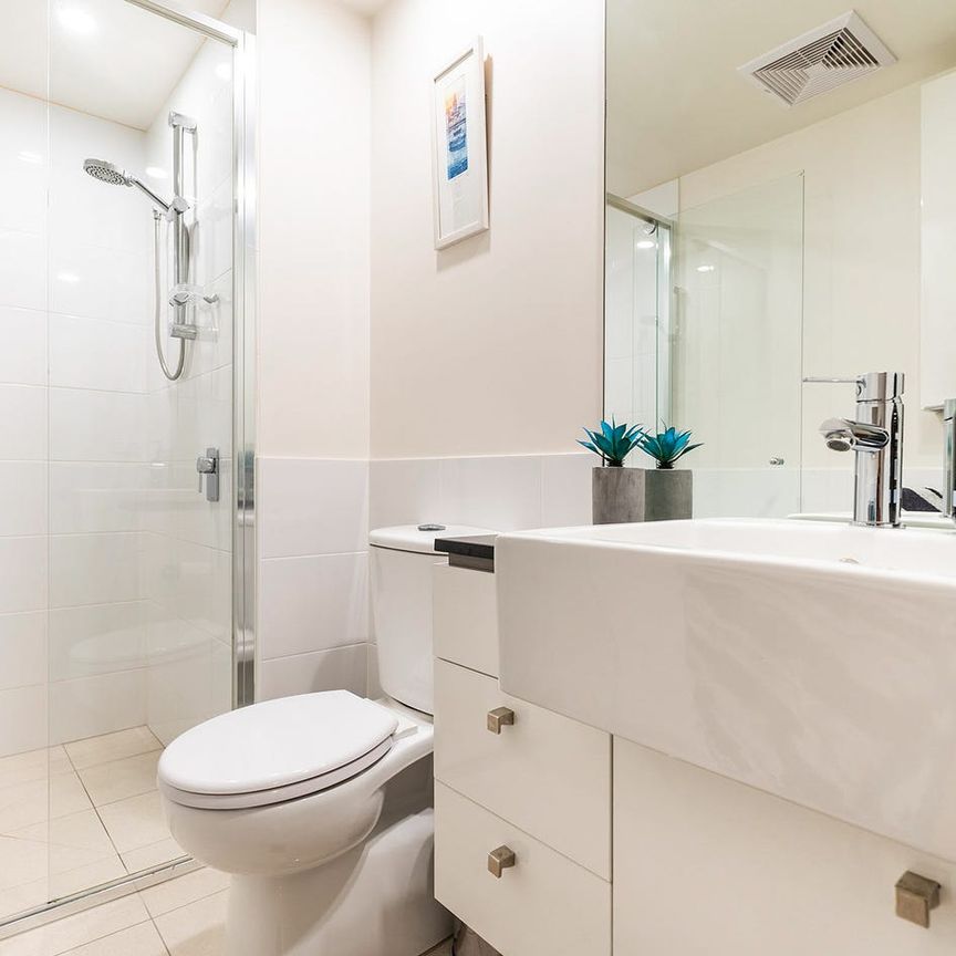 STUNNING AND LUXURIOUS APARTMENT IN THE HEART OF IT ALL! **Partly furnished , see below** - Photo 1