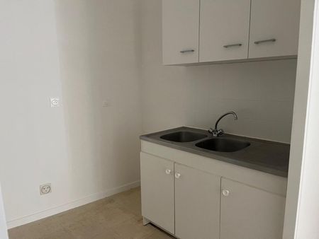 Location Appartement 3 pièces 57m² VILLENEUVE DE BERG 07170 - Photo 2