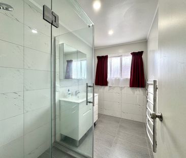 Unit 1, 27 Butley Drive, Farm Cove, Auckland - Photo 3