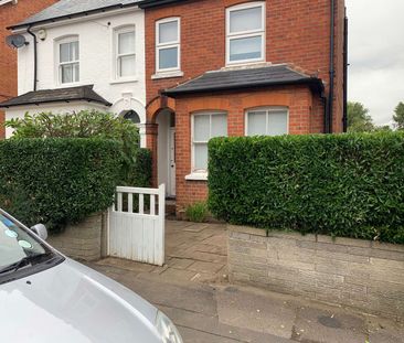 Houseshare on quiet street near Farnborough Mainline Station - Photo 6