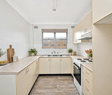 Top Floor Beachside Apartment With Open District Views - Photo 4