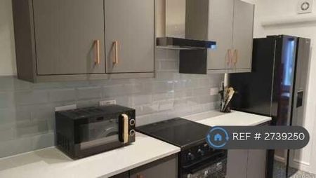 1 bedroom in a house share to rent - Photo 2