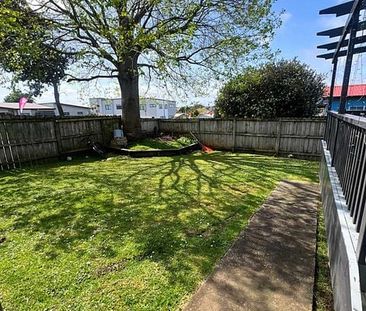 Modern Family Home in Clendon Park - Photo 4