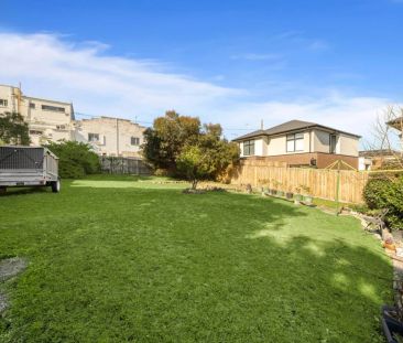 Family Comfort in a Quiet Pocket, Close to Shops & Schools - Photo 1