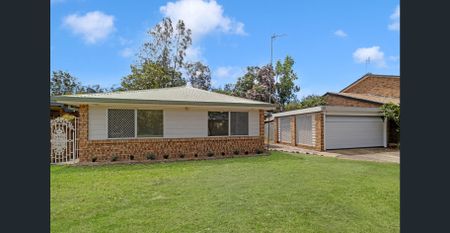 BEAUTIFULLY RENOVATED FAMILY HOME!!! - Photo 4