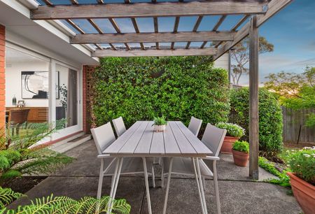 Flexible 6-8 month lease available - Photo 2