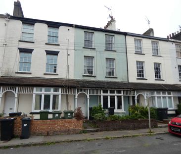 1 bed Apartment - To Let - Photo 5