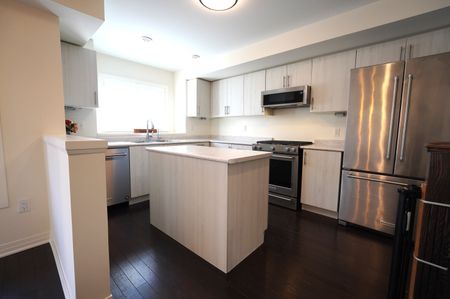 For Lease - 212 Lord Elgin Lane, Clarington, Ontario - Photo 4