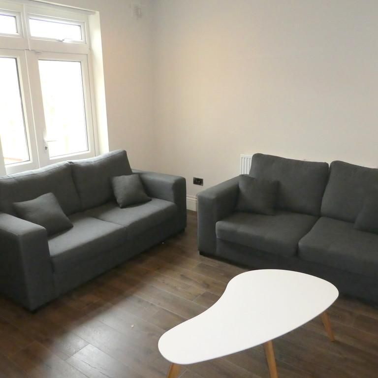 5 bedroom semi-detached house to rent - Photo 1