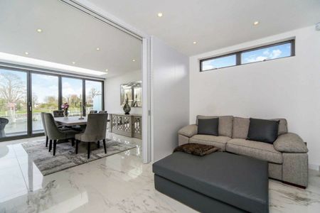 Riverside, Staines-Upon-Thames, TW18 - Photo 2