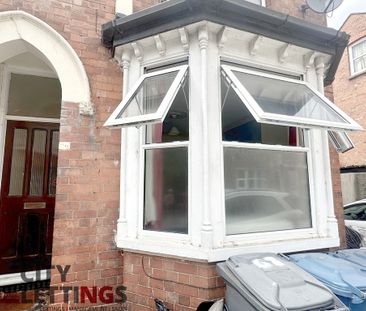 4 Bedroom Semi-Detached House - Photo 6