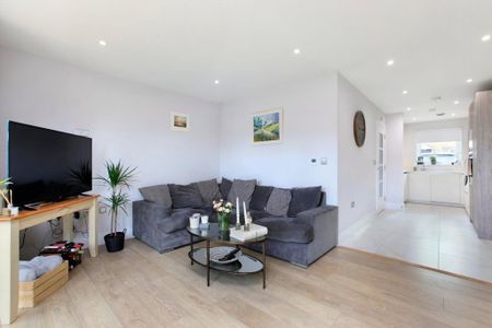 4 bedroom terraced house to rent - Photo 2