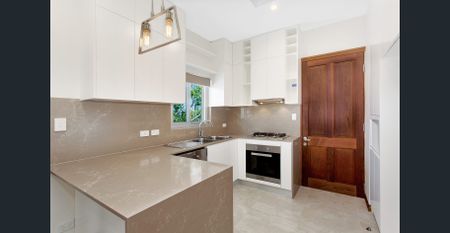 Luxurious villa in Peaceful Location - Enter via Boronia Lane ONLY - Photo 3