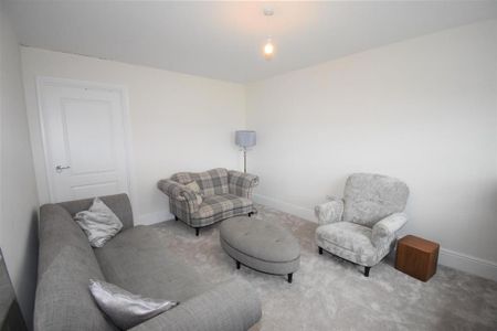 4 bedroom detached house to rent - Photo 2