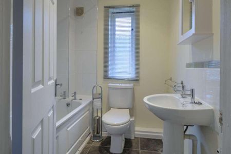 2 bedroom terraced house to rent - Photo 4