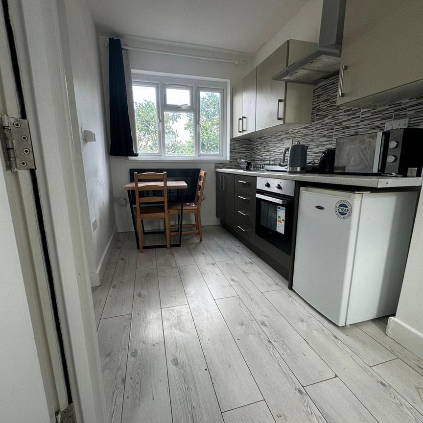 1 Bed Flat, Springbank Road, SE13 - Photo 1