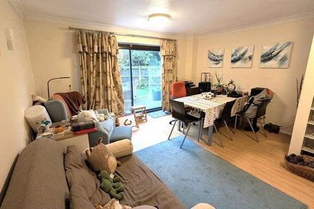 Old Woking, Surrey, GU22 - Photo 3