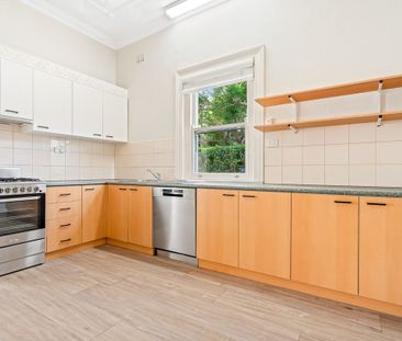 Classic Charm Meets Modern Living - Photo 4