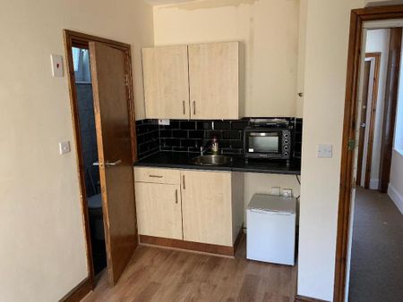 Studio to rent - Photo 2