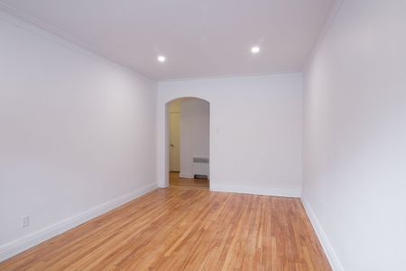 4585 Av. Dupuis - Photo 3