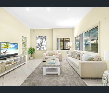 Spacious Family Home in Bankstown! - Photo 1