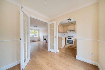 Rixons Meadow, Aylesbury, HP19 - Photo 2