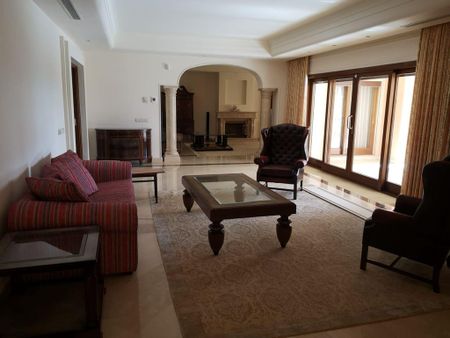 Luxury Villa for rent in The Golden Mile, Spain - Photo 2