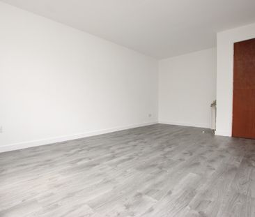 Bonham Court, Kettering, Northants, NN16 - Photo 2