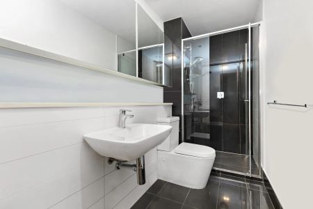 Live the High Life! Spacious 10th-Floor Apartment with Sweeping City & Bay Views - Photo 5