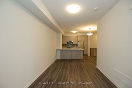 Condo Townhouse For Lease | N8133002 - Photo 2