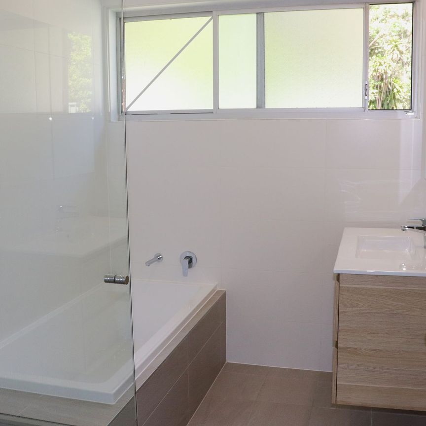 Family sized home in Nelson Bay with Inground swimming pool - Photo 1