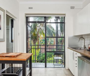 Art Deco Studio in Renowned Location - Photo 5