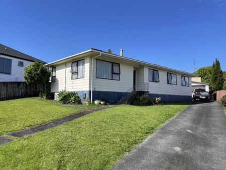 4 Bedrooms Family Home in Bucklands Beach - Photo 5