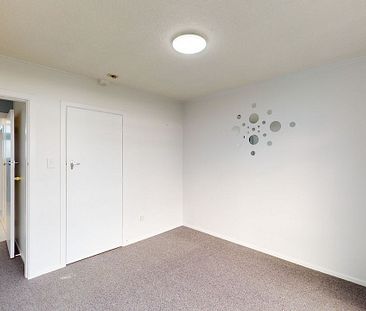 Super Sunny Two Bedroom Apartment - Photo 1