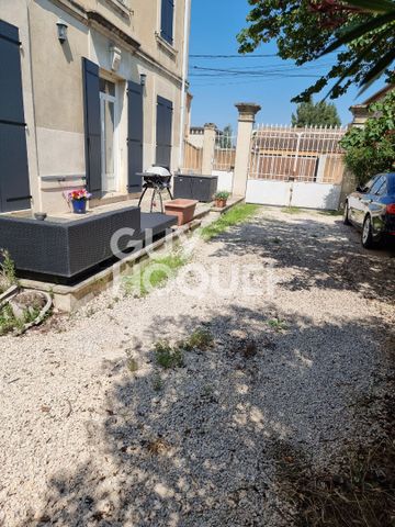 CHATEAURENARD Appartement 4 pièces 120 m² avec 2 cours dont une ombragée . - Photo 2