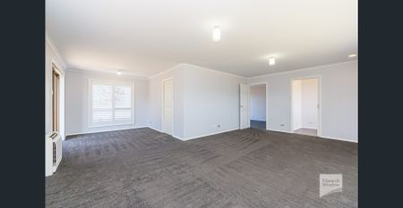 A home that offers space, storage & comfort! - Photo 2