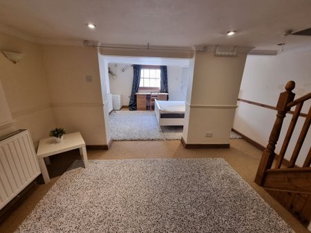 4 Bed Student Accommodation - Photo 3