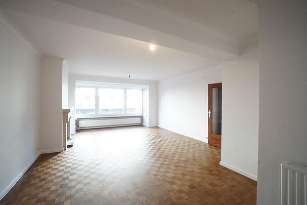 Ruim instapklaar lichtrijk appartement op de eerste verdieping met 2 slaapkamers, op wandelafstand van Gent Sint-Pietersstation en gelegen aan de Citadelpark - Photo 1