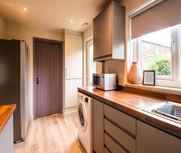 Rossefield Parade (Room 2), Bramley, Leeds - Photo 6