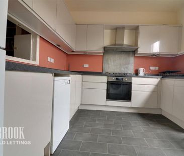 1 bedroom in a house share to rent - Photo 3