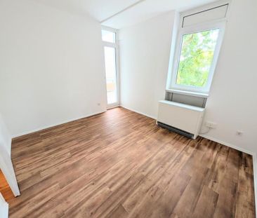 **Was will man mehr? +Balkon +frisch gestrichen +Laminat +modernes ... - Photo 1